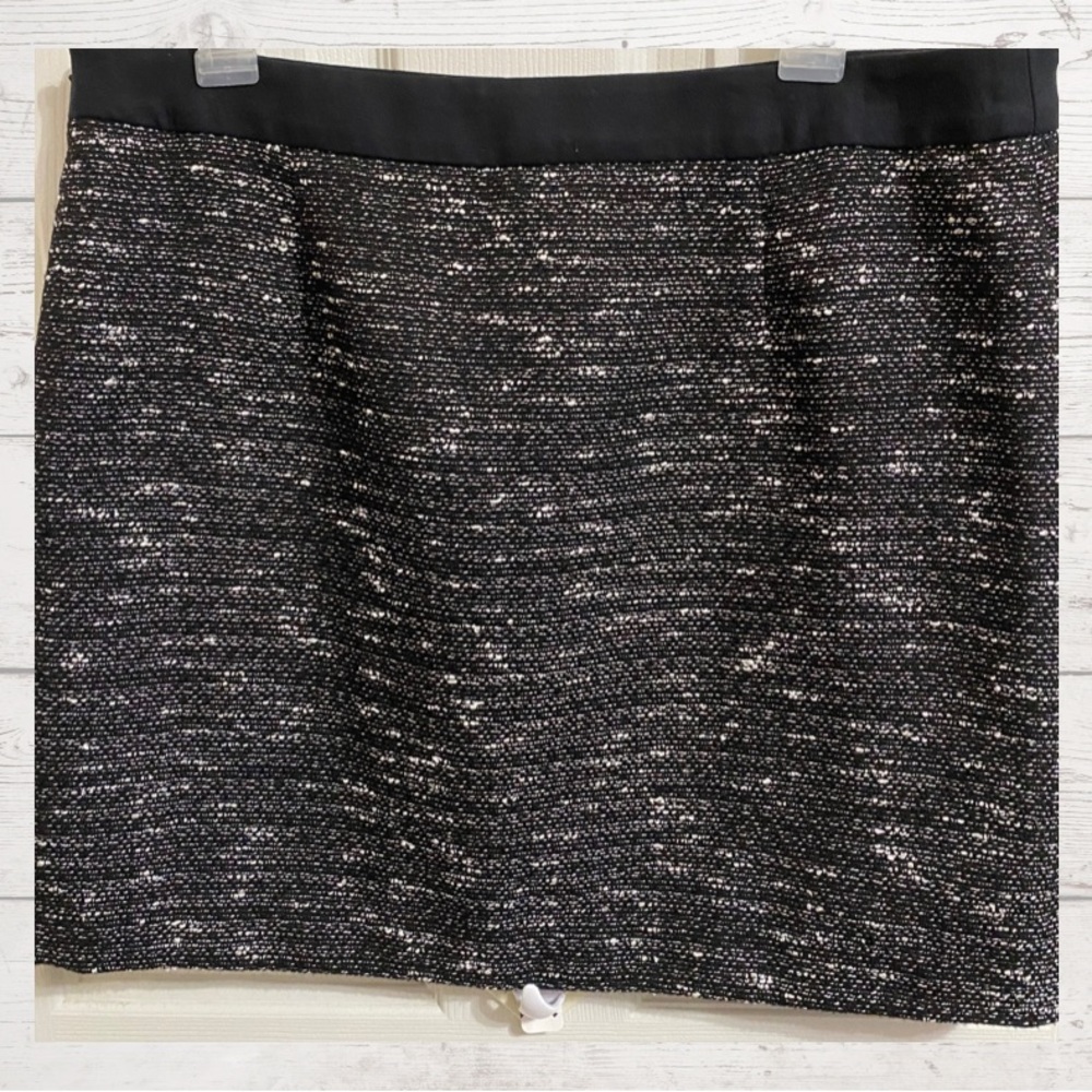 Banana Republic black mini skirt/12/side zip/fully lined